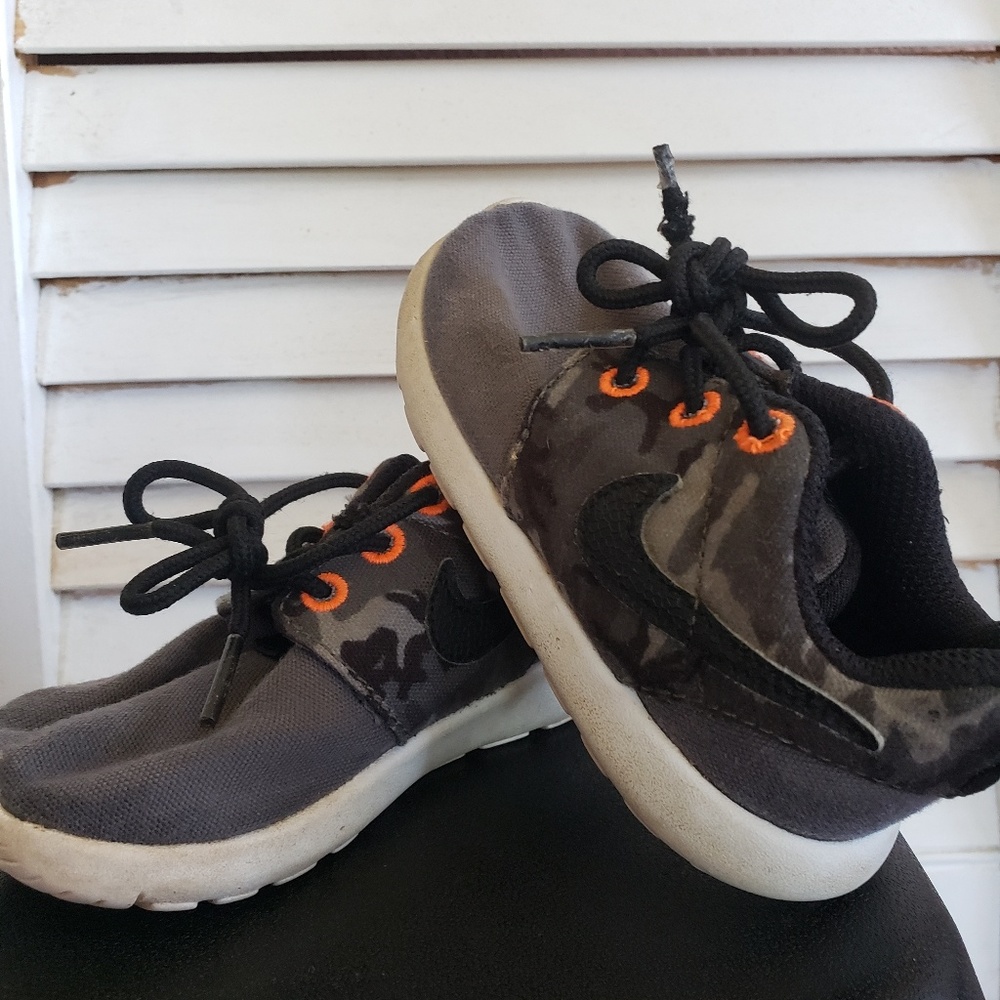 Toddler tennis shoes